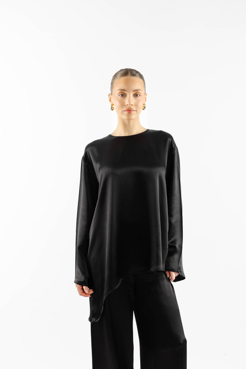 Front view of model wearing the black Solea set with top and trousers. 